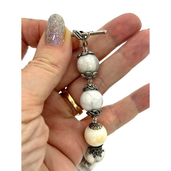 White Howlite Gemstone Beaded Bracelet Handcrafted Silver Tone Floral Grey Whte - Picture 7 of 17